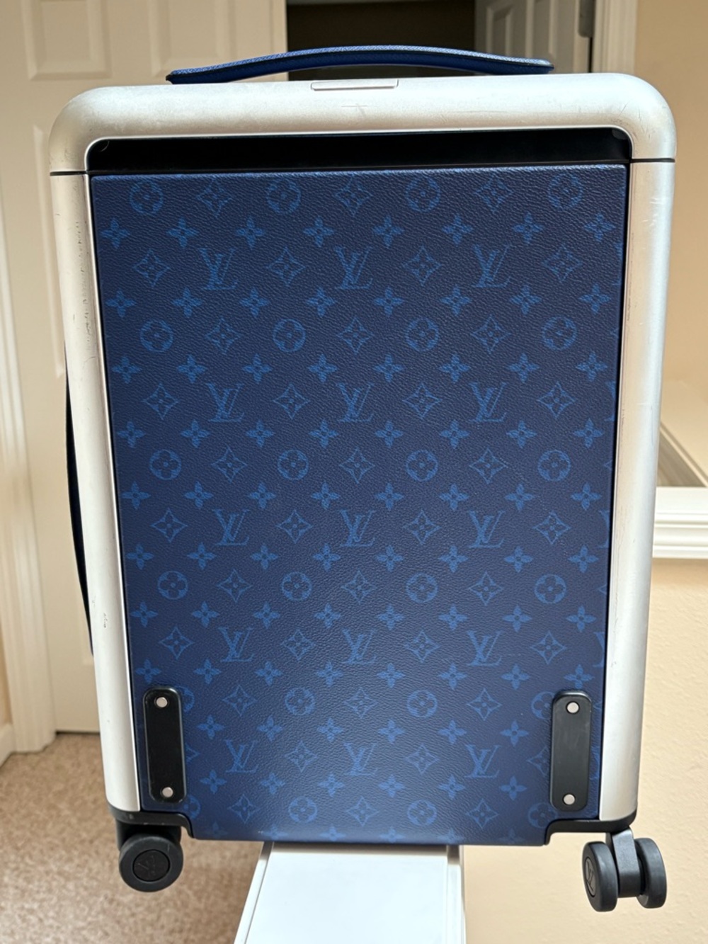 Louis Vuitton Blue Monogram Rolling Carry-On - Picture 4 of 9